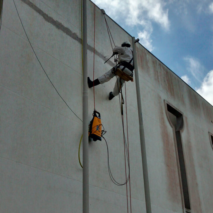 Alpinismo Predial / Industrial para limpeza de fachada